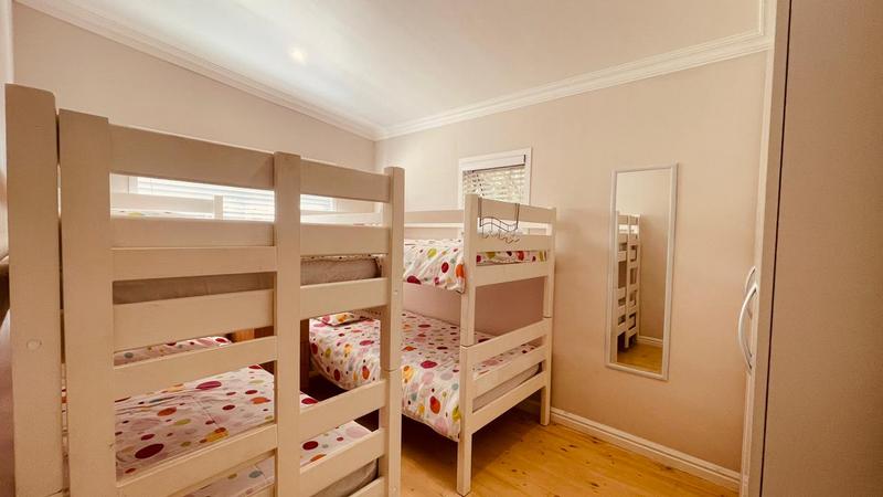 To Let 4 Bedroom Property for Rent in Keurbooms River Western Cape